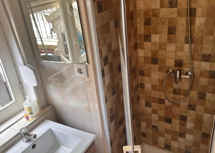 Konukevi Al Pitoes 3*