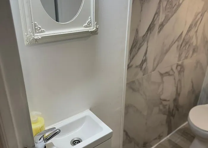 Konukevi Al Pitoes 3*